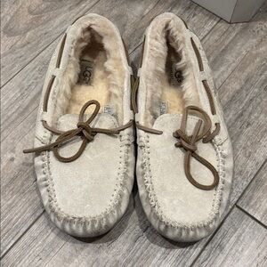 UGG Dakota Hardsole Moccasin Slippers crème size 6